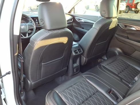 Certified 2022 Buick Envision Avenir w/ Technology Package II AWD/4WD image 18