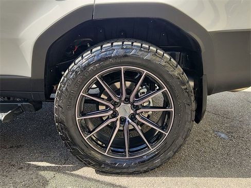 Used 2025 Toyota Land Cruiser image 31