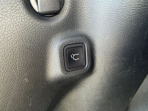 Used 2018 Jeep Compass Latitude w/ Popular Equipment Group FWD image 32
