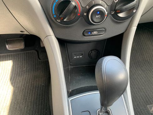 Used 2013 Hyundai Accent GS FWD image 17