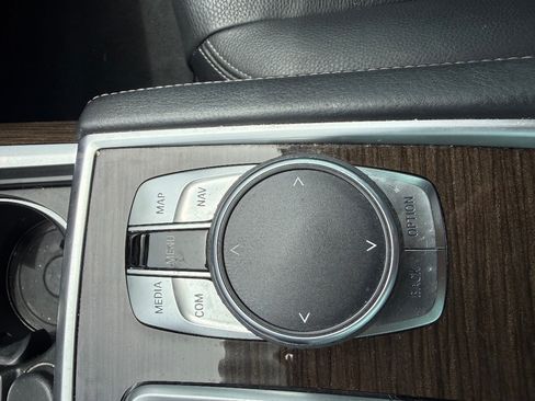 Used 2017 BMW 740i RWD image 18