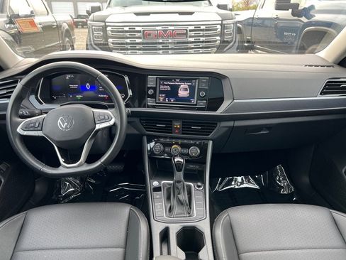 Used 2024 Volkswagen Jetta SE image 10