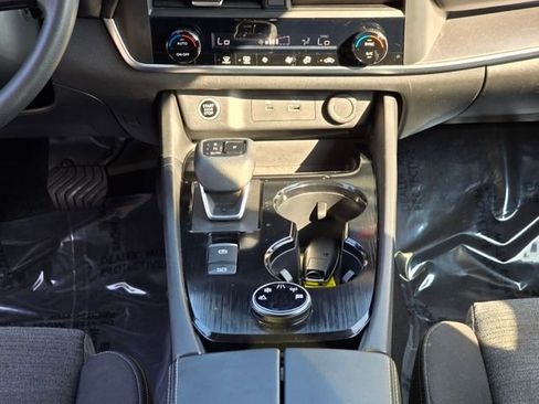Used 2023 Nissan Rogue SV image 27