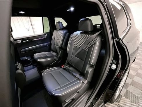 Used 2025 GMC Acadia Denali w/ Super Cruise Package image 25