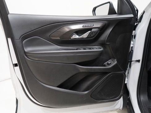 Used 2024 GMC Terrain SLT image 19