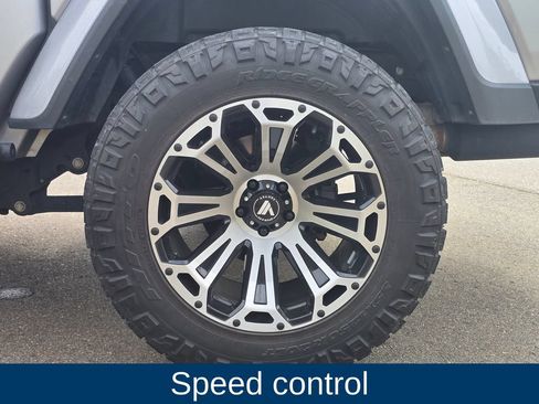 Used 2020 Jeep Gladiator Overland AWD/4WD image 27