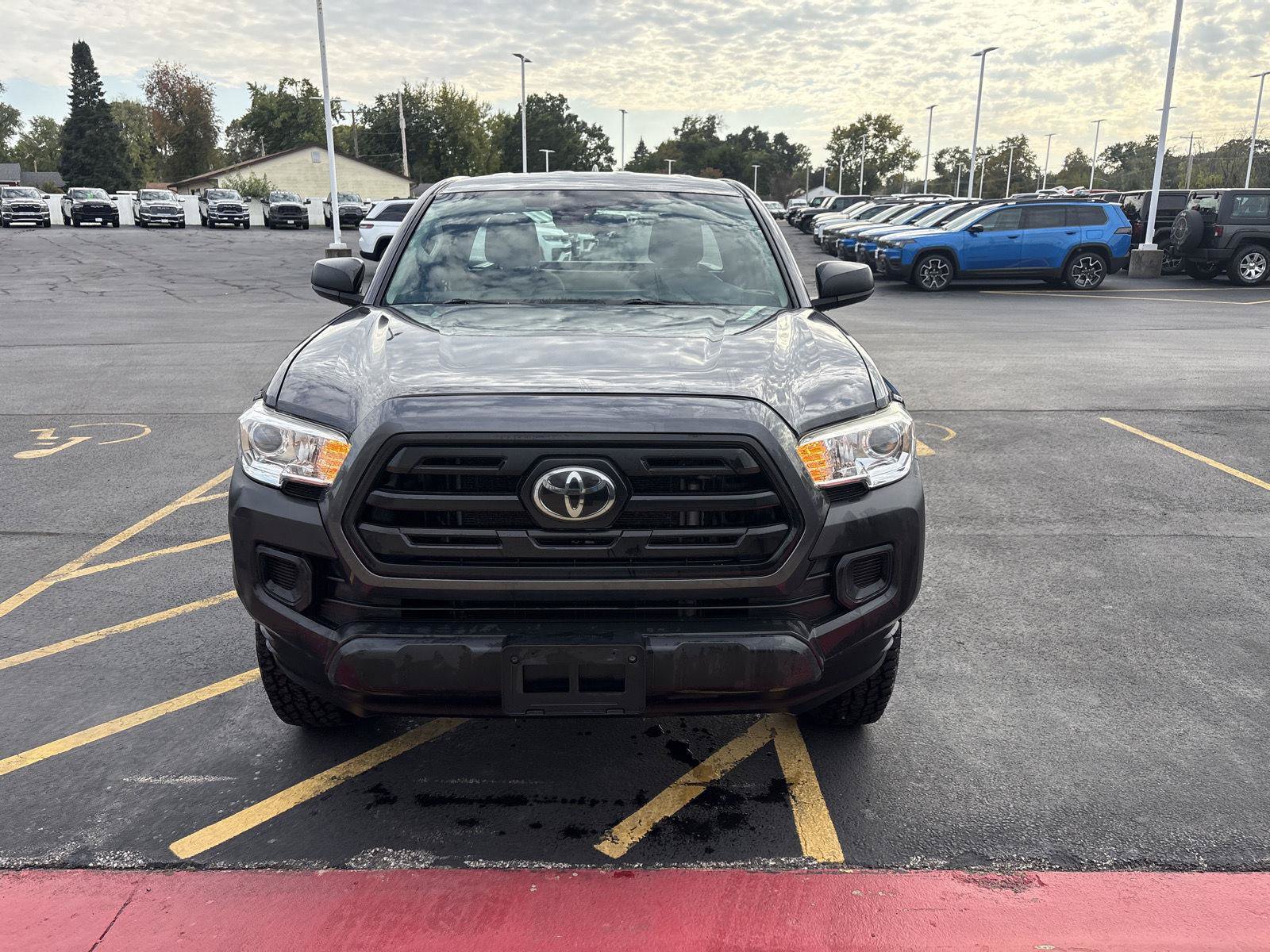 Used 2018 Toyota Tacoma SR AWD/4WD image 2