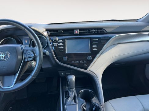 Used 2018 Toyota Camry LE image 11