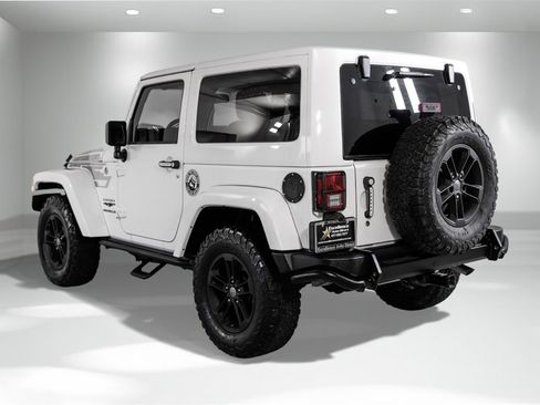 Used 2017 Jeep Wrangler Sahara image 8