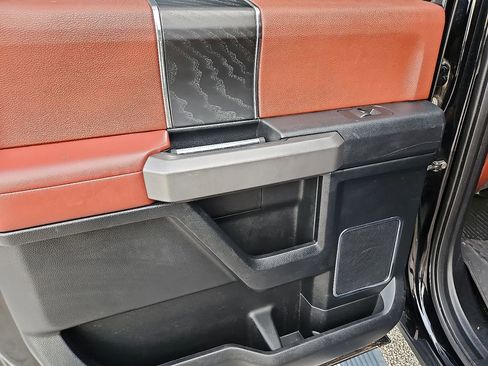 Used 2018 Ford F150 Platinum w/ Equipment Group 701A Luxury AWD/4WD image 17