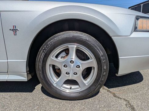 Used 2003 Ford Mustang Coupe RWD image 12