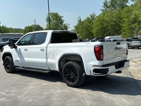 Used 2022 GMC Sierra 1500 Elevation w/ LPO, Elevation Black Package AWD/4WD image 8
