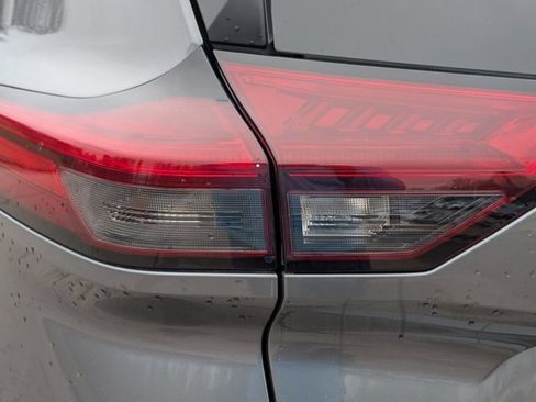 Used 2025 Nissan Rogue SV image 10