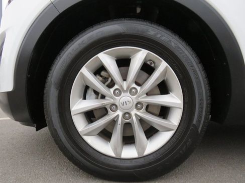 Used 2017 Kia Sorento LX w/ LX Convenience Package image 6