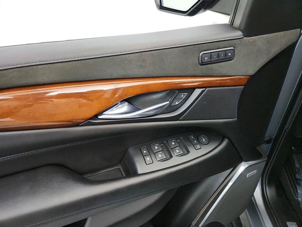 Used 2019 Cadillac Escalade ESV Premium Luxury AWD/4WD image 21
