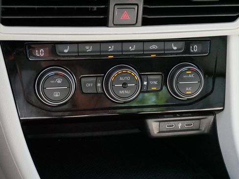 Used 2023 Volkswagen Jetta SE FWD image 23