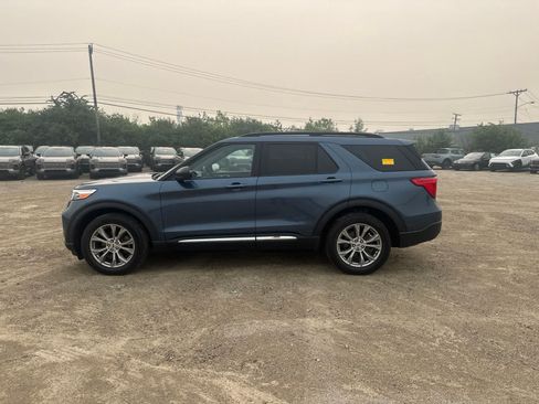 Used 2020 Ford Explorer XLT w/ Equipment Group 202A AWD/4WD image 14