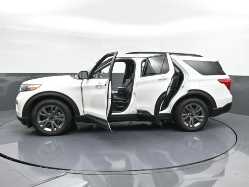 Used 2023 Ford Explorer XLT w/ Equipment Group 202A image 37