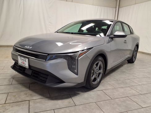 Used 2025 Kia K4 LXS FWD image 3
