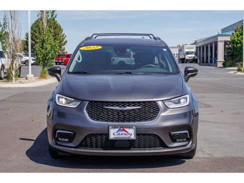 Used 2022 Chrysler Pacifica Touring-L FWD image 8