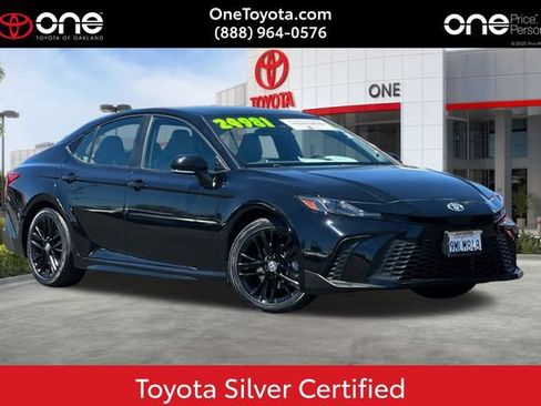 Certified 2025 Toyota Camry SE FWD image 1