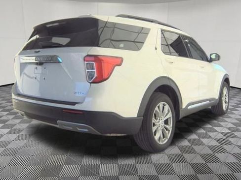 Used 2023 Ford Explorer XLT w/ Equipment Group 202A image 3