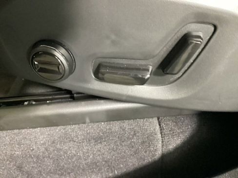 New 2025 Volvo XC90 T8 Plus w/ Protection Package Premier image 15