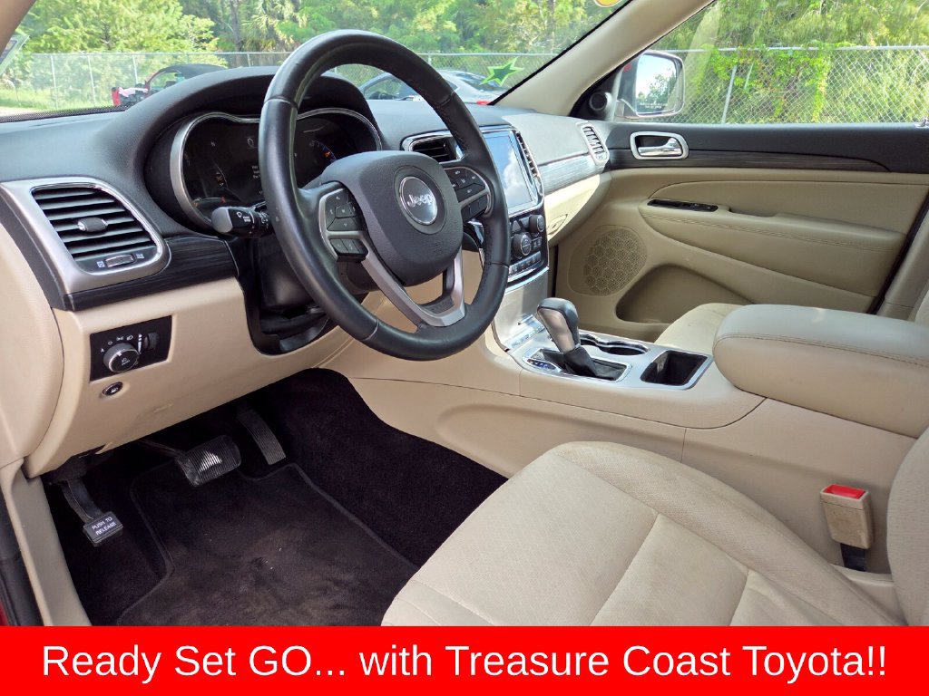 Used 2019 Jeep Grand Cherokee Laredo w/ 18" Wheel & 8.4" Radio Group AWD/4WD image 27