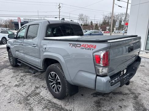 Used 2021 Toyota Tacoma TRD Sport image 6