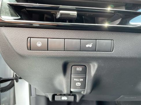 Used 2025 Nissan Murano SV FWD image 13