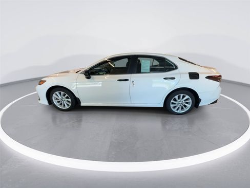 Used 2022 Toyota Camry LE AWD/4WD image 5