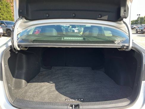 Used 2021 Toyota Corolla LE w/ Carpet Mat Package (TMS) FWD image 9