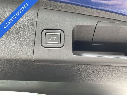 Used 2025 Cadillac XT5 Premium Luxury w/ LPO, Floor Liner Package AWD/4WD image 18