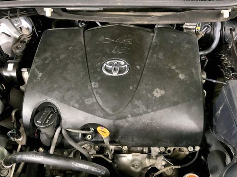 Used 2017 Toyota Sienna SE w/ SE Preferred Package FWD image 31
