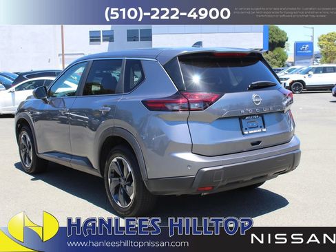 Used 2025 Nissan Rogue SV FWD image 9