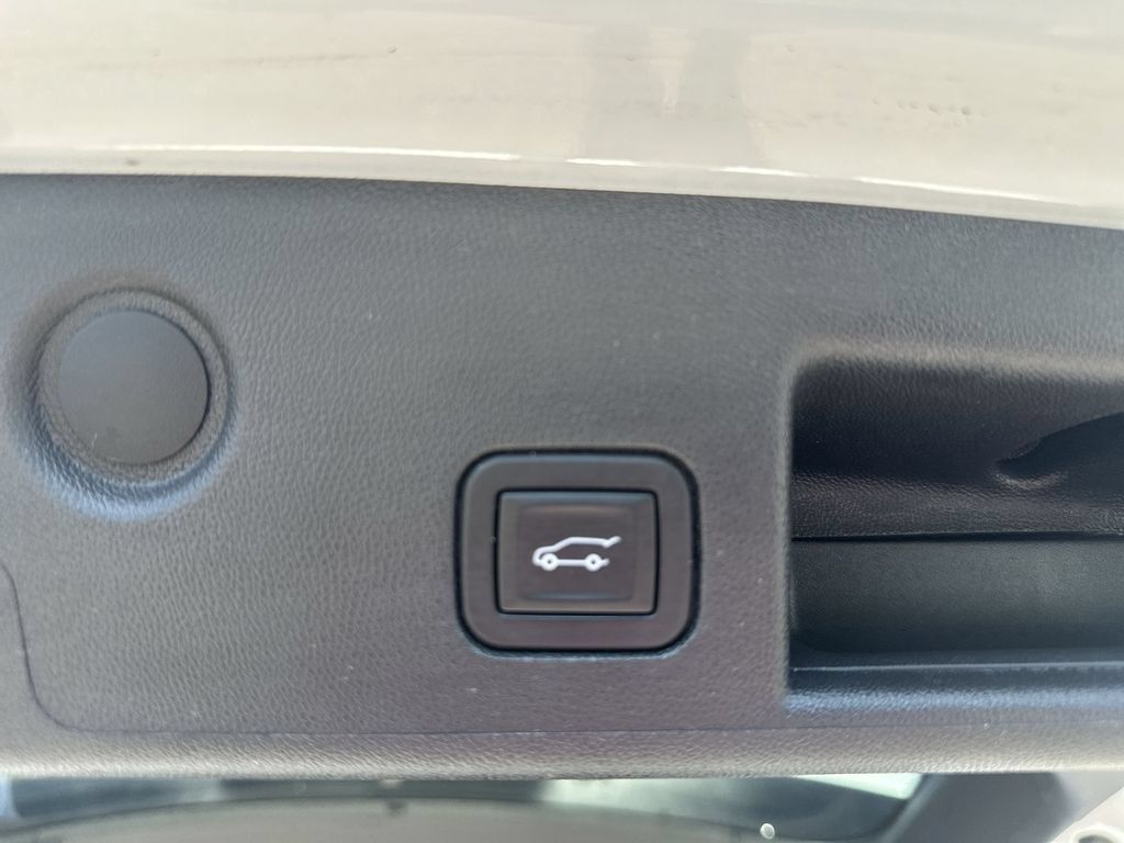 Used 2023 Chevrolet Equinox RS w/ RS Leather Package FWD image 32