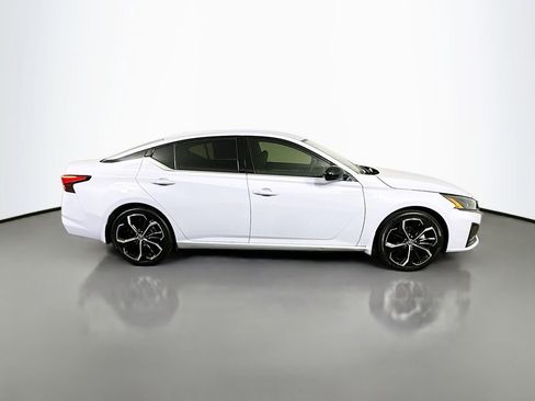 Used 2023 Nissan Altima 2.5 SR FWD image 7