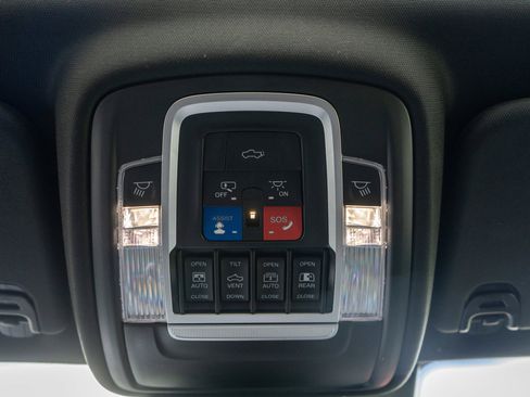 Used 2023 RAM 1500 Laramie AWD/4WD image 23