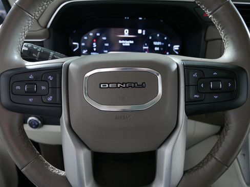 Used 2022 GMC Yukon XL Denali image 25