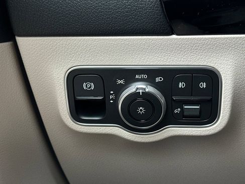 Certified 2025 Mercedes-Benz GLA 250 image 33