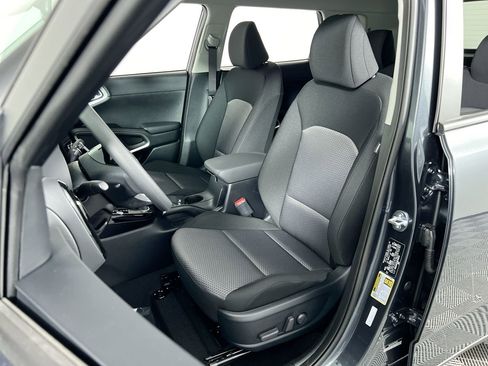Certified 2025 Kia Soul LX w/ LX Technology Package FWD image 13