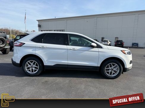 Used 2024 Ford Edge SEL image 3