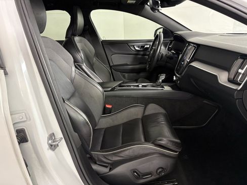 Used 2019 Volvo S60 T5 R-Design image 40