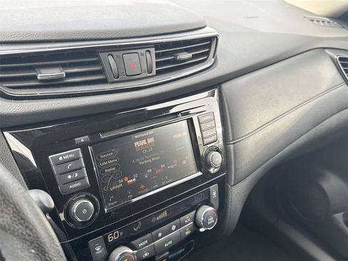 Used 2020 Nissan Rogue SV image 21