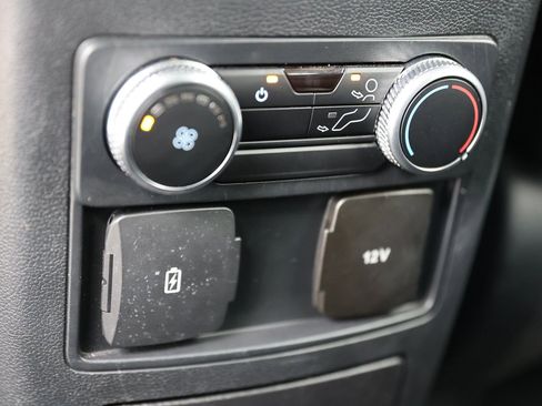 Used 2022 Ford Explorer XLT w/ Equipment Group 202A image 24