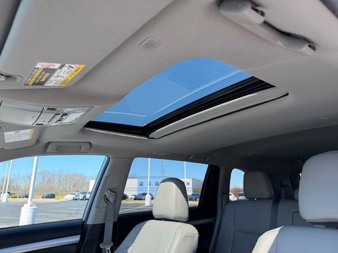 Certified 2019 Toyota Highlander XLE image 35