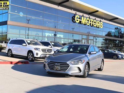 Used 2017 Hyundai Elantra SE image 1