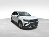 Used 2022 Volkswagen Taos SE w/ Panoramic Sunroof Package image 2