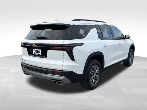 Used 2025 Chevrolet Traverse LT image 27