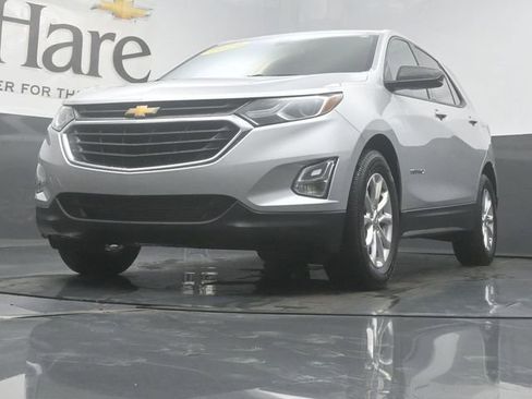 Used 2019 Chevrolet Equinox LS w/ LS Convenience Package FWD image 4